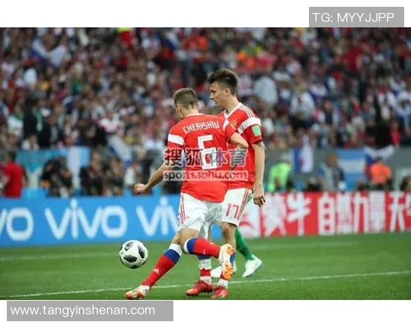 球星足球射门技巧解析:掌握精准发力与角度控制助攻进球 球星足球射门技巧解析:掌握精准发力与角度控制助攻进球