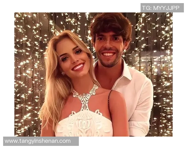 国外足球明星与球星妻子：聚焦婚姻生活与事业背后的故事